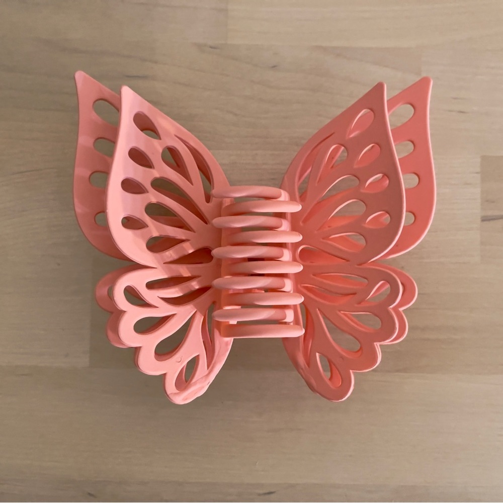 NEW Large Coral Pink Butterfly Claw Clip - Picture 3 of 5
